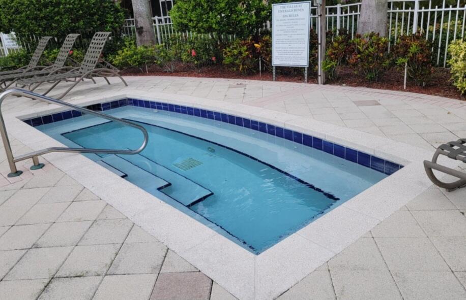 VILLAS AT EMERALD DUNES CONDO - Residential Lease