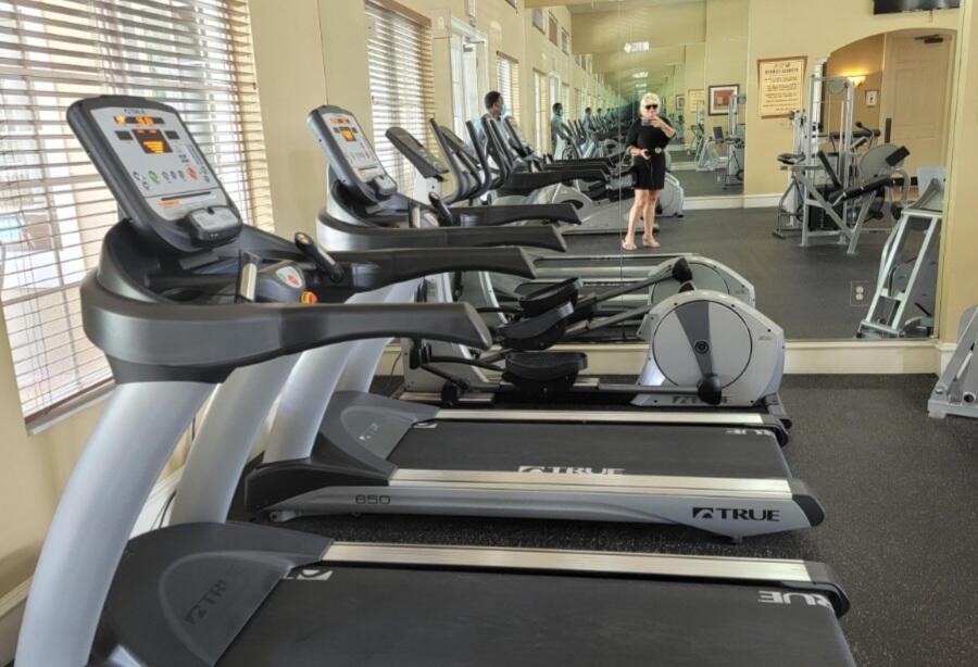 VILLAS AT EMERALD DUNES CONDO - Residential Lease