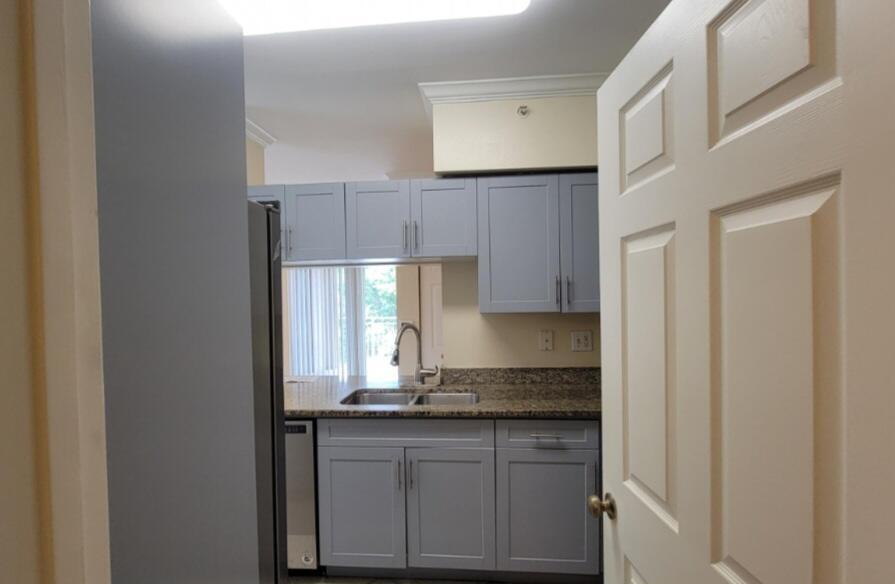 VILLAS AT EMERALD DUNES CONDO - Residential Lease