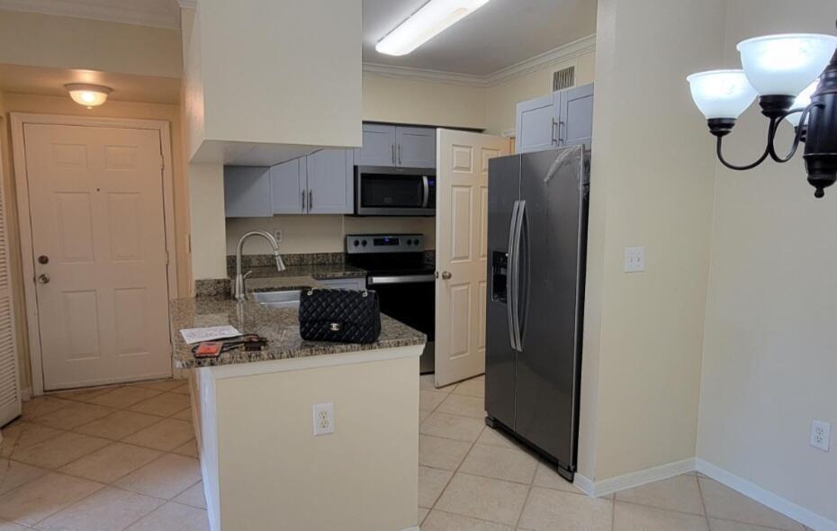 VILLAS AT EMERALD DUNES CONDO - Residential Lease