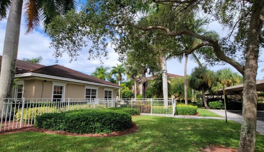 VILLAS AT EMERALD DUNES CONDO - Residential Lease
