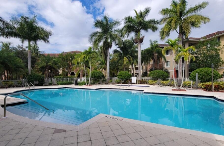 VILLAS AT EMERALD DUNES CONDO - Residential Lease