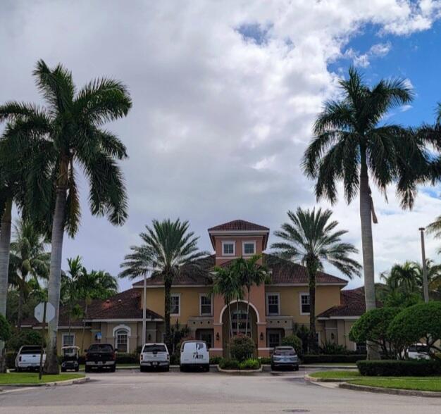 VILLAS AT EMERALD DUNES CONDO - Residential Lease