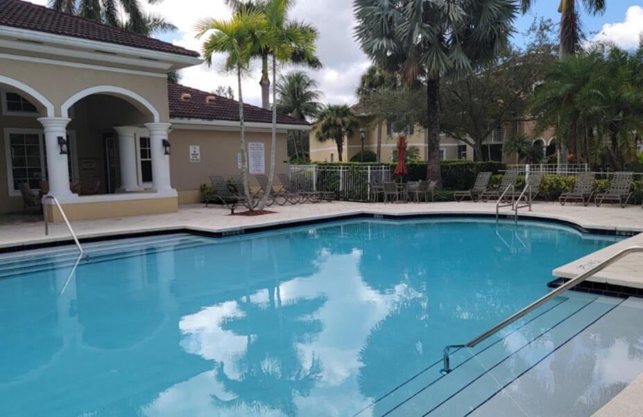 VILLAS AT EMERALD DUNES CONDO - Residential Lease
