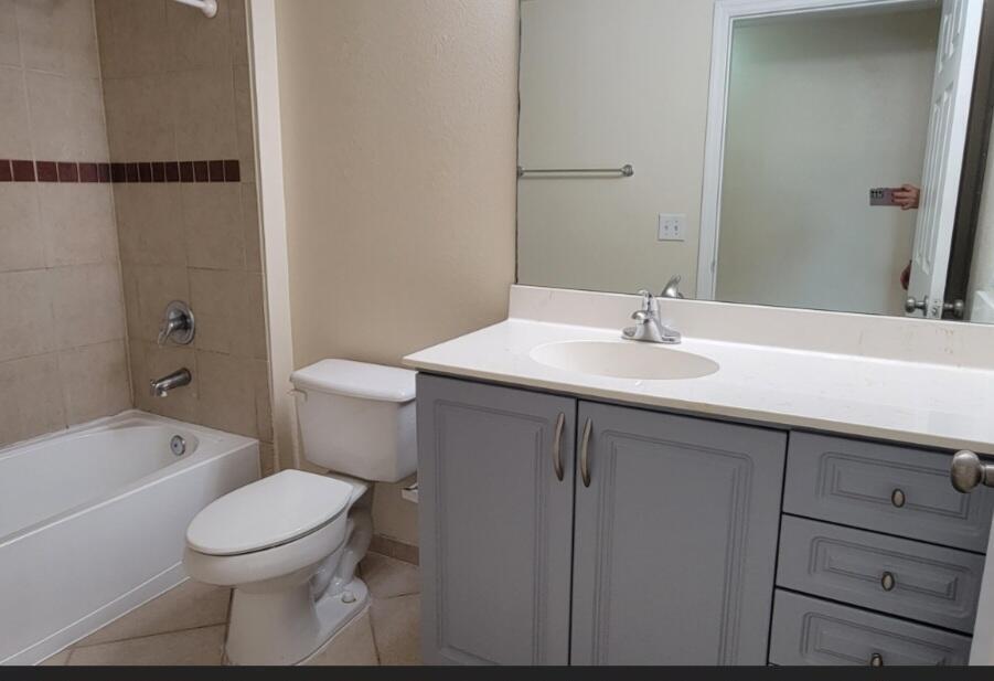 VILLAS AT EMERALD DUNES CONDO - Residential Lease