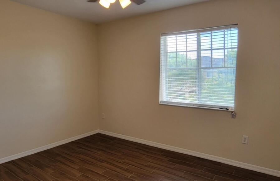 VILLAS AT EMERALD DUNES CONDO - Residential Lease