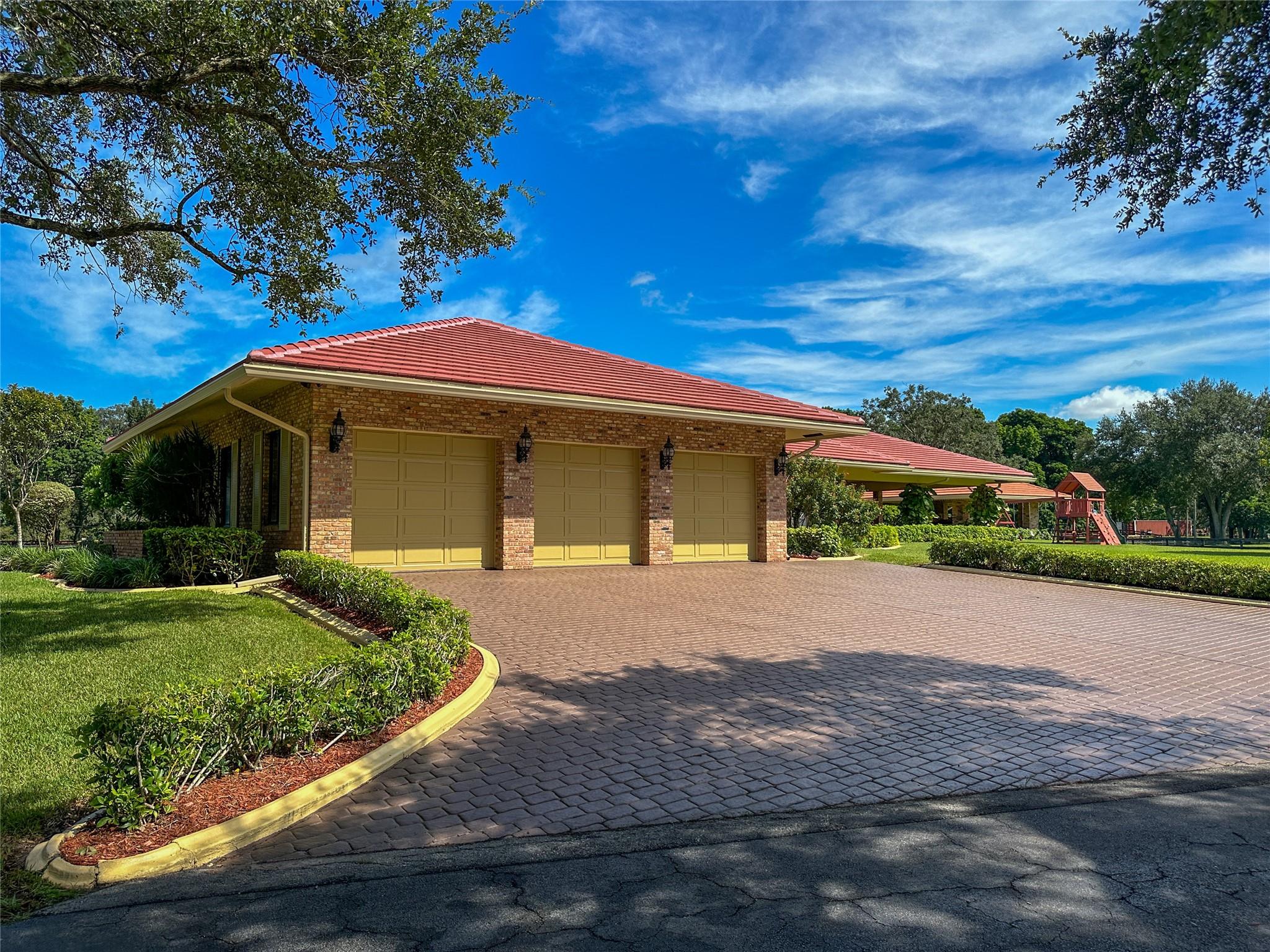 SUNSHINE RANCHES - Residential