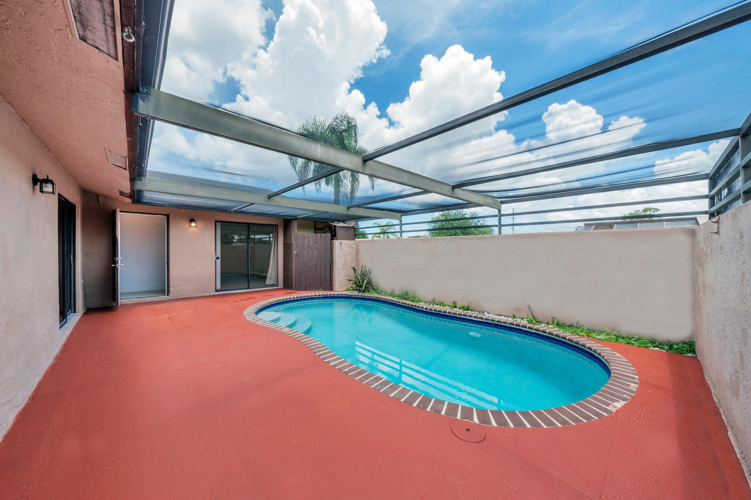 Townhouse with Private Pool in a beautiful full renovated corner 2/2 in Sunny Palms. Plenty of parking, 2 master suites with plenty of space. All new appliances, Washer and Dryer inside the Unit Available Now. HOA application required $75.00 per each adult, 650 credit Score, Background Check and Credit Report. Pet friendly (not over 40lb)