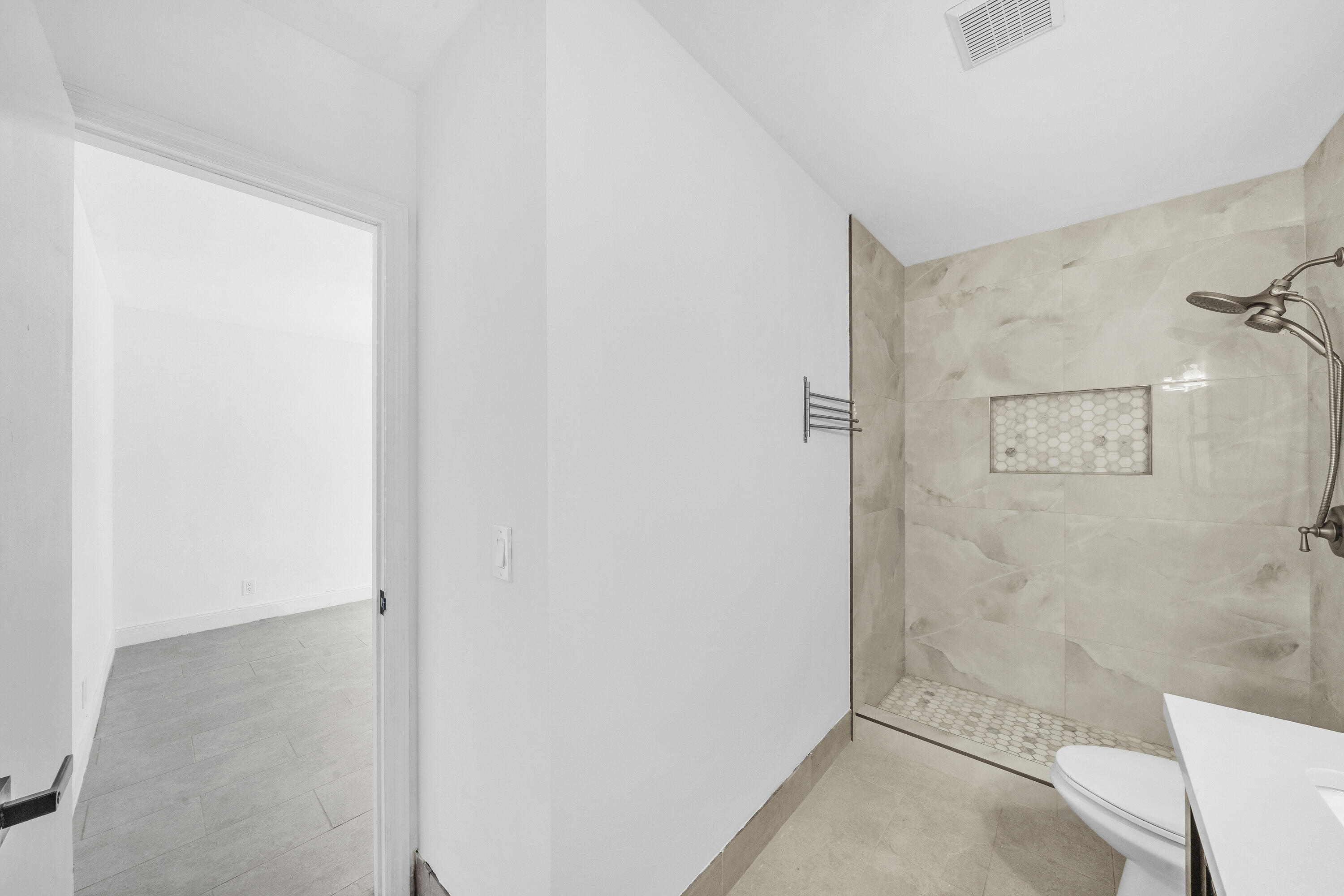 SUNNY PALMS VILLAS - Residential Lease