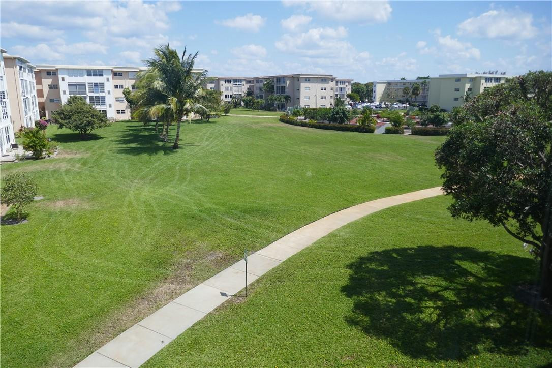 VILLAGE ROYALE ON GREEN - Residential
