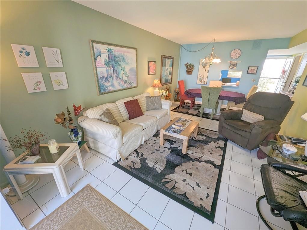 VILLAGE ROYALE ON GREEN - Residential