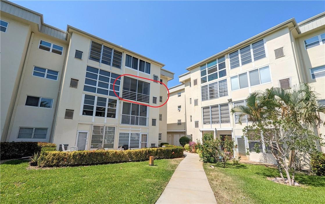 VILLAGE ROYALE ON GREEN - Residential
