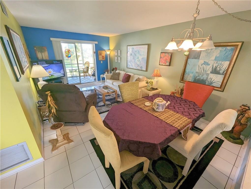 VILLAGE ROYALE ON GREEN - Residential
