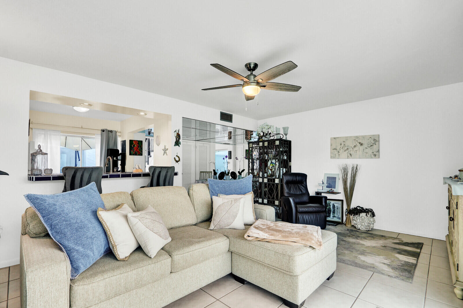 CASTLEWOOD TOWN VILLAS CONDO - Residential