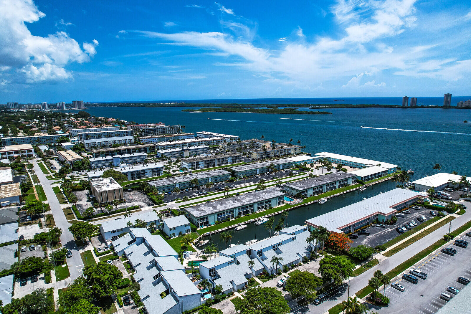 CASTLEWOOD TOWN VILLAS CONDO - Residential
