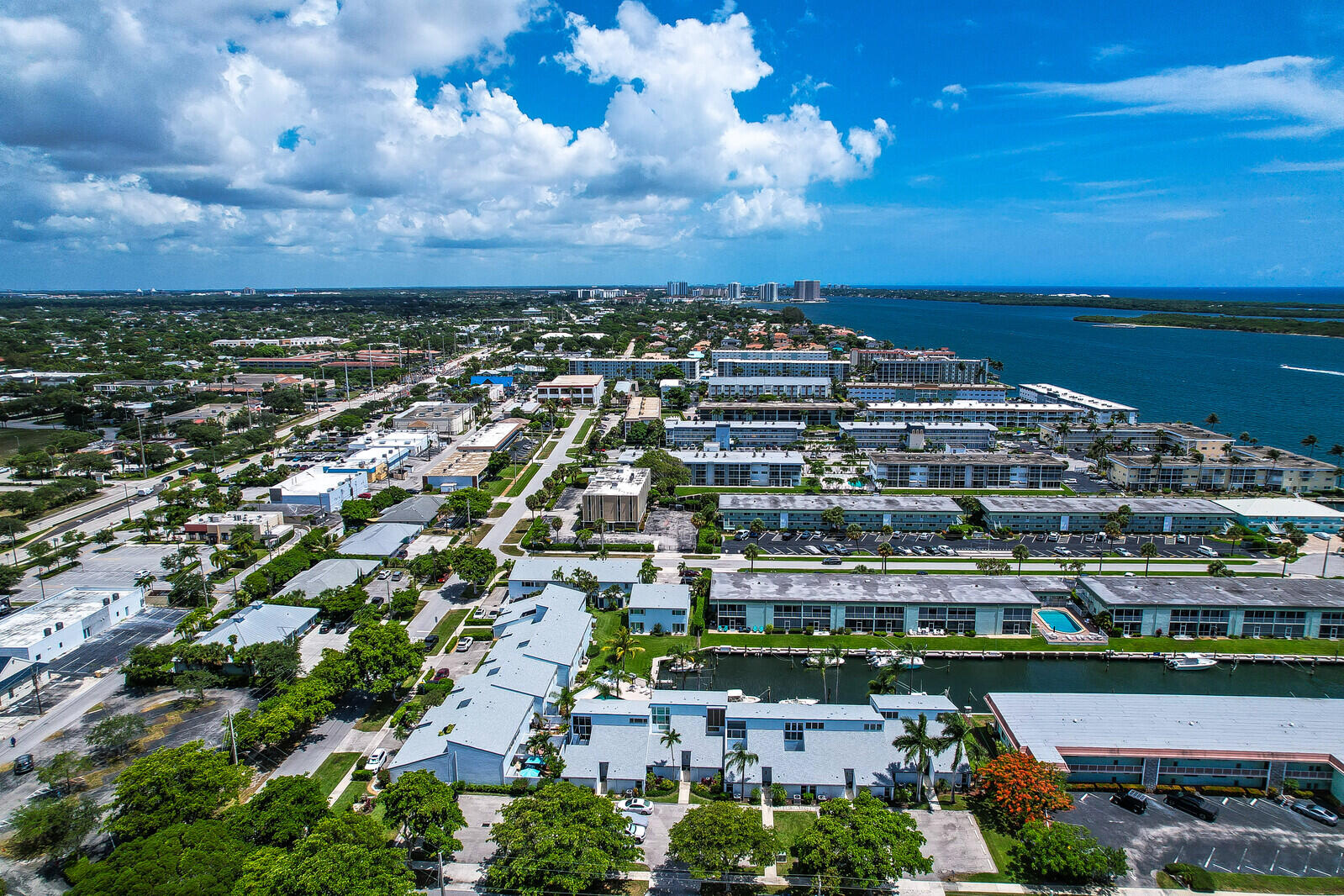 CASTLEWOOD TOWN VILLAS CONDO - Residential