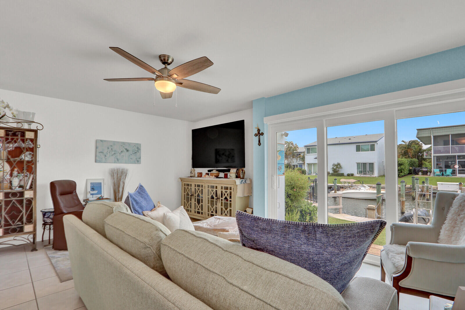 CASTLEWOOD TOWN VILLAS CONDO - Residential