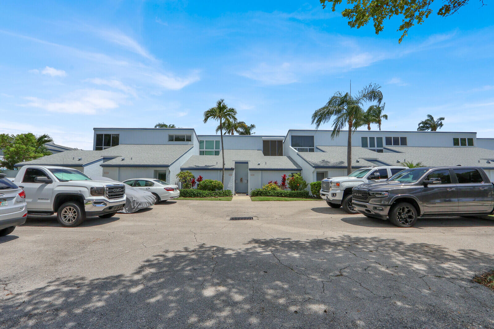 CASTLEWOOD TOWN VILLAS CONDO - Residential