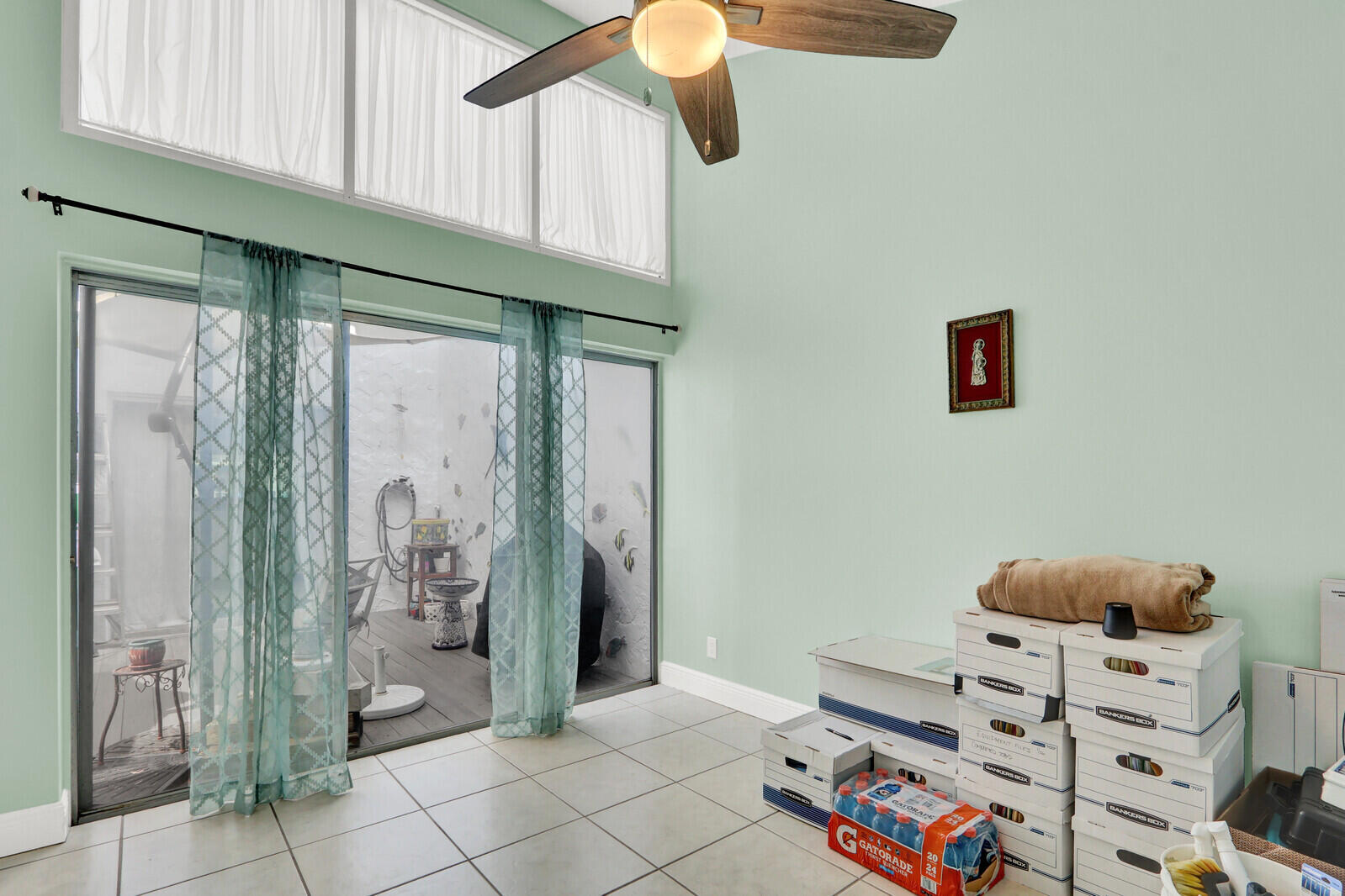 CASTLEWOOD TOWN VILLAS CONDO - Residential