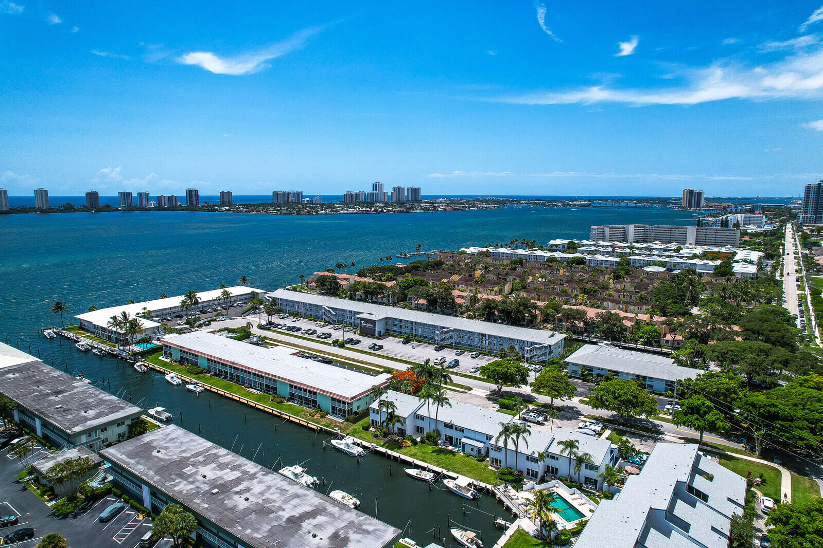 CASTLEWOOD TOWN VILLAS CONDO - Residential
