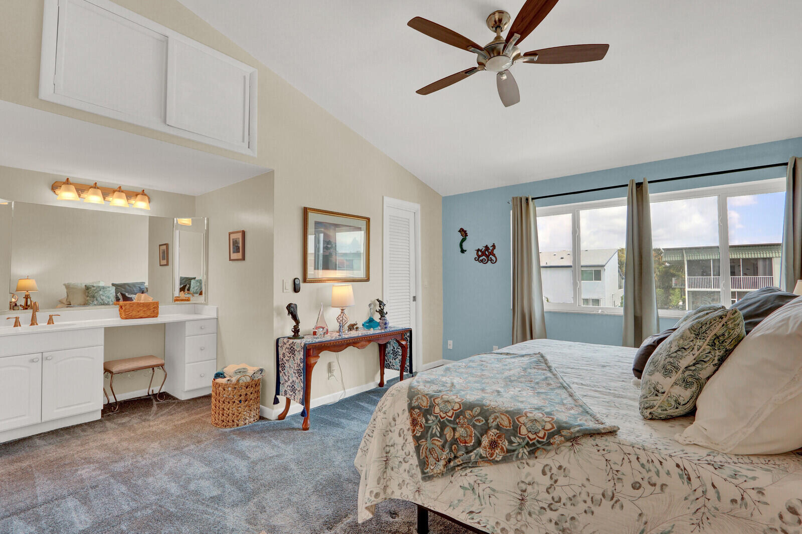 CASTLEWOOD TOWN VILLAS CONDO - Residential