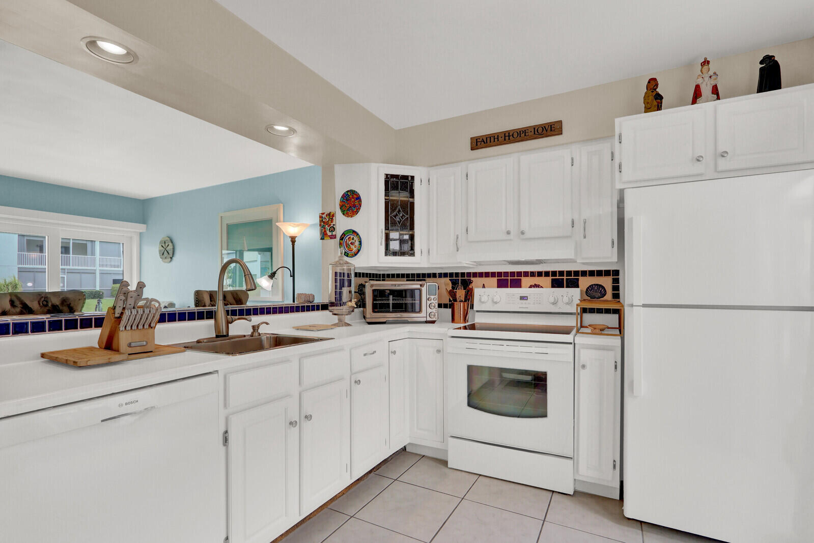 CASTLEWOOD TOWN VILLAS CONDO - Residential