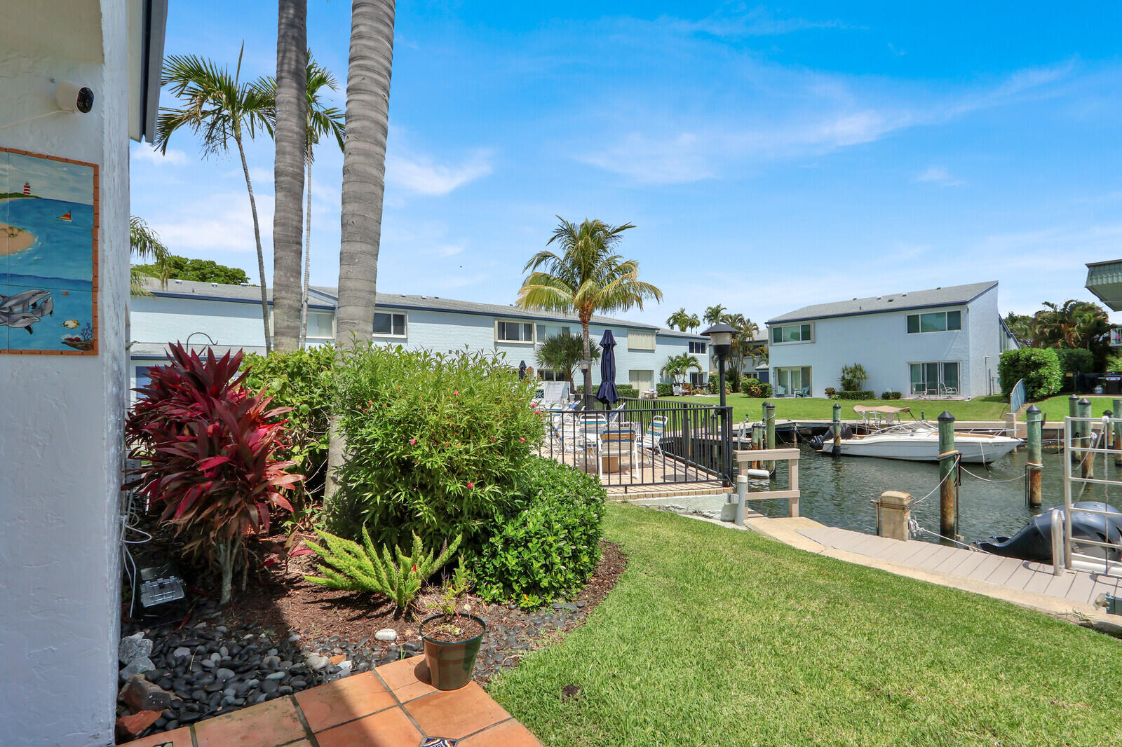 CASTLEWOOD TOWN VILLAS CONDO - Residential