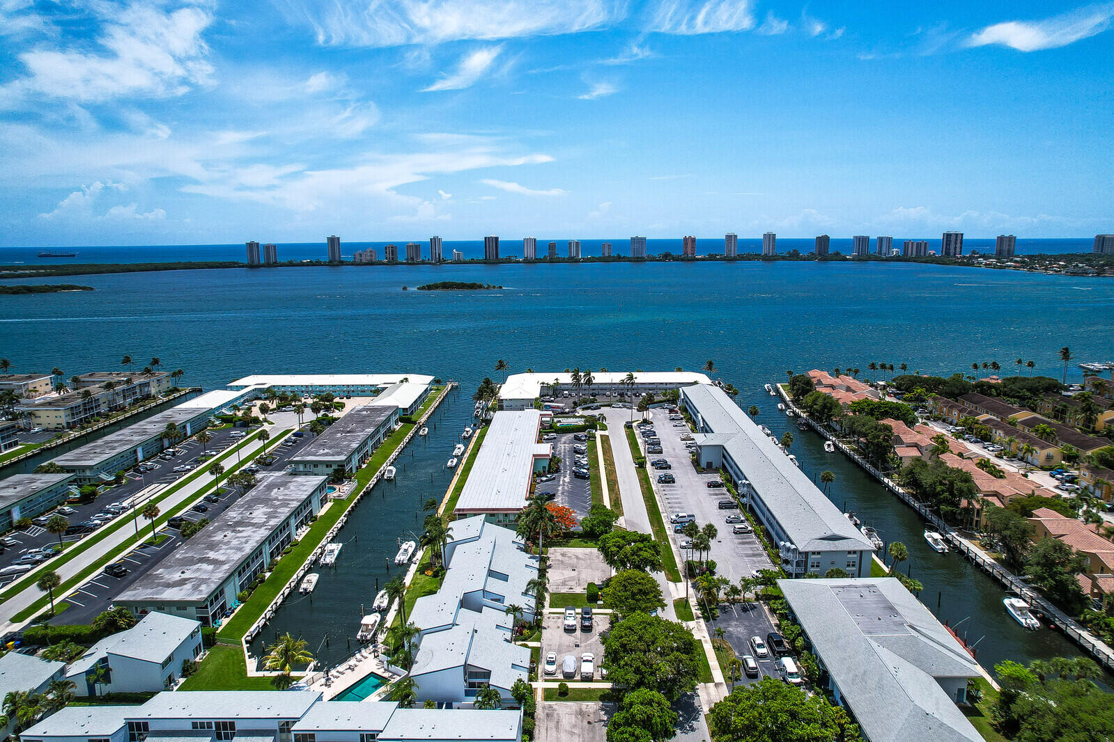 CASTLEWOOD TOWN VILLAS CONDO - Residential