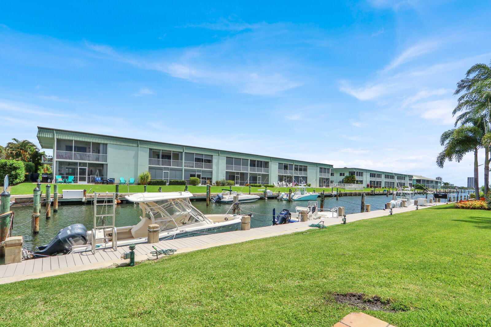 CASTLEWOOD TOWN VILLAS CONDO - Residential