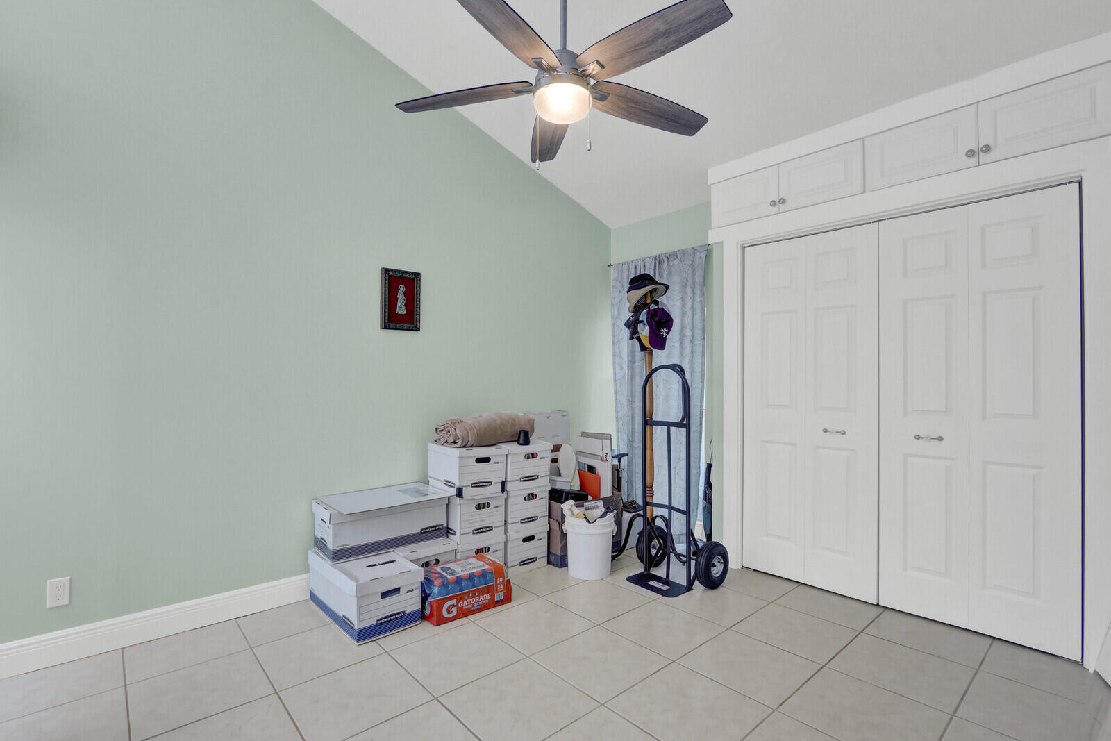 CASTLEWOOD TOWN VILLAS CONDO - Residential