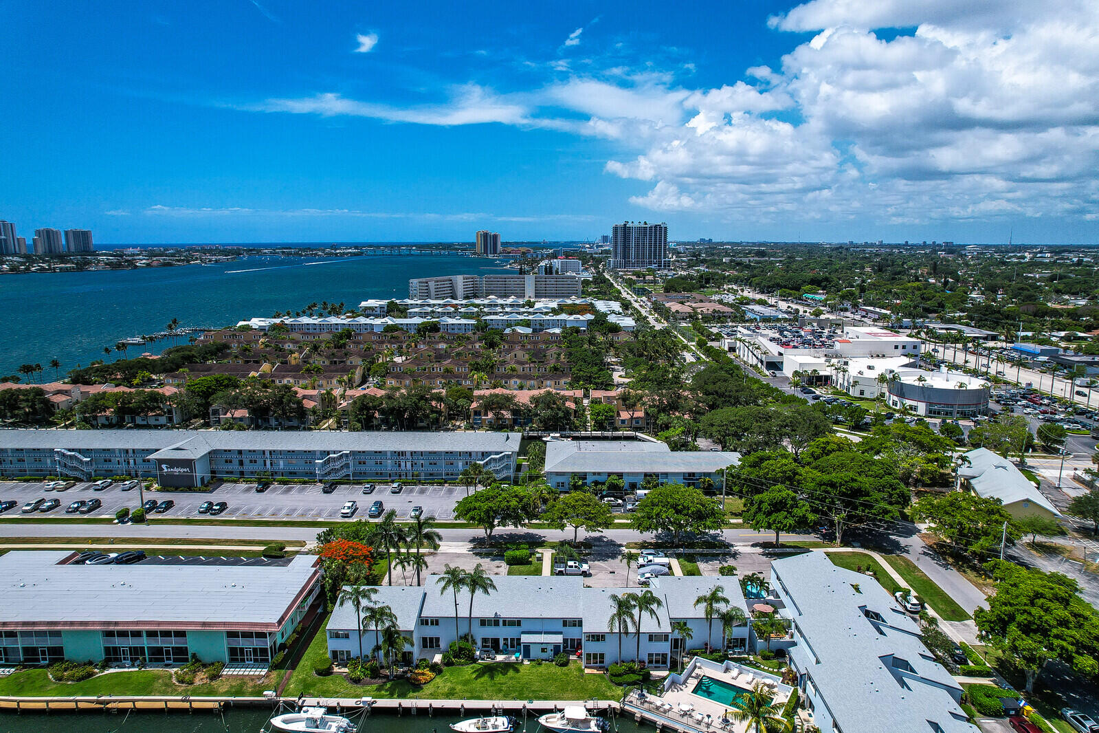 CASTLEWOOD TOWN VILLAS CONDO - Residential