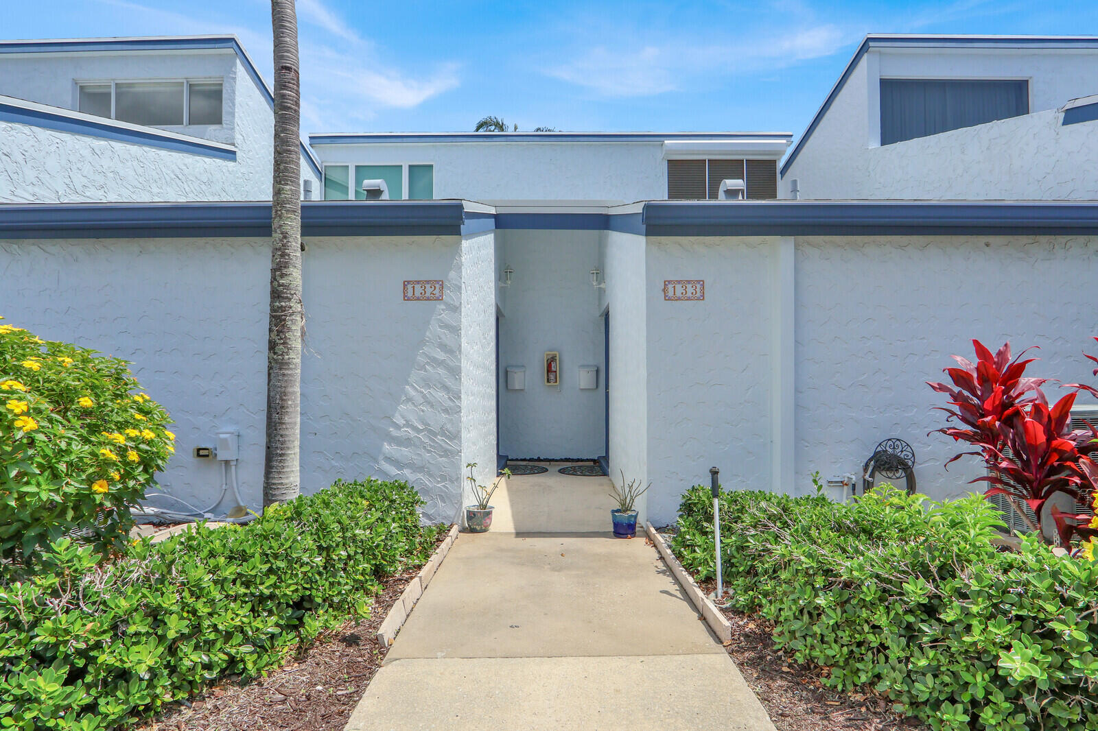 CASTLEWOOD TOWN VILLAS CONDO - Residential