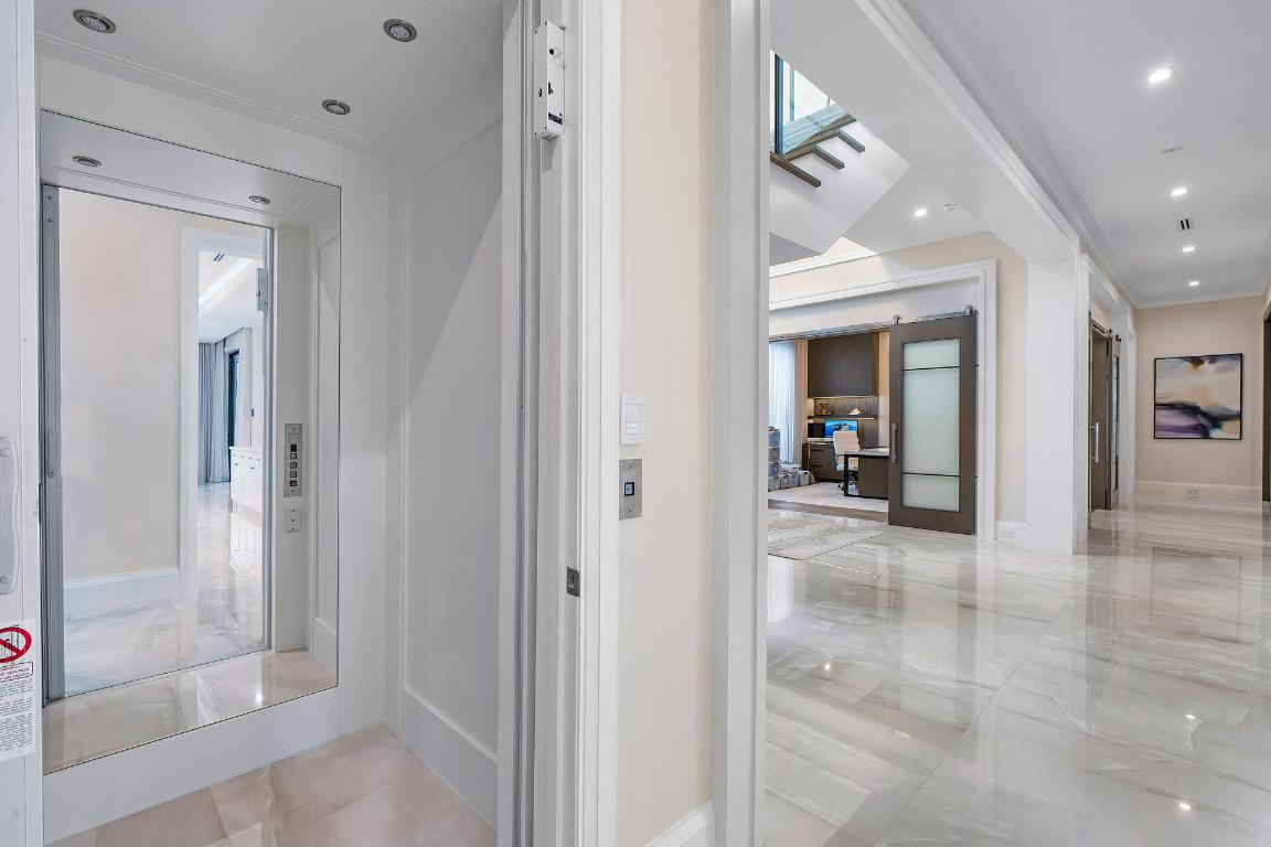 ROYAL PALM YACHT & COUNTRY CLUB - Residential