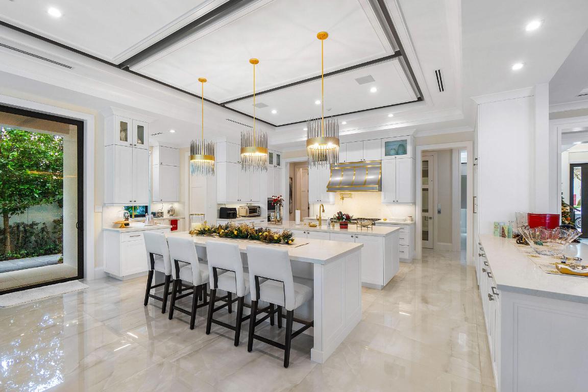 ROYAL PALM YACHT & COUNTRY CLUB - Residential
