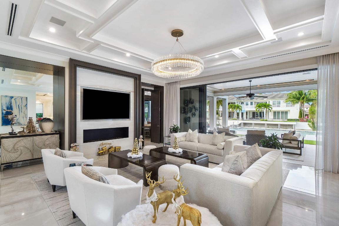 ROYAL PALM YACHT & COUNTRY CLUB - Residential