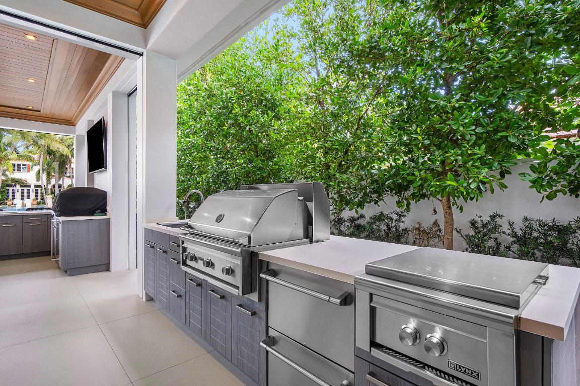 ROYAL PALM YACHT & COUNTRY CLUB - Residential