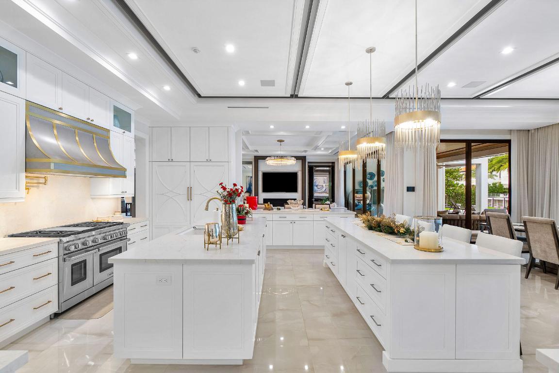 ROYAL PALM YACHT & COUNTRY CLUB - Residential