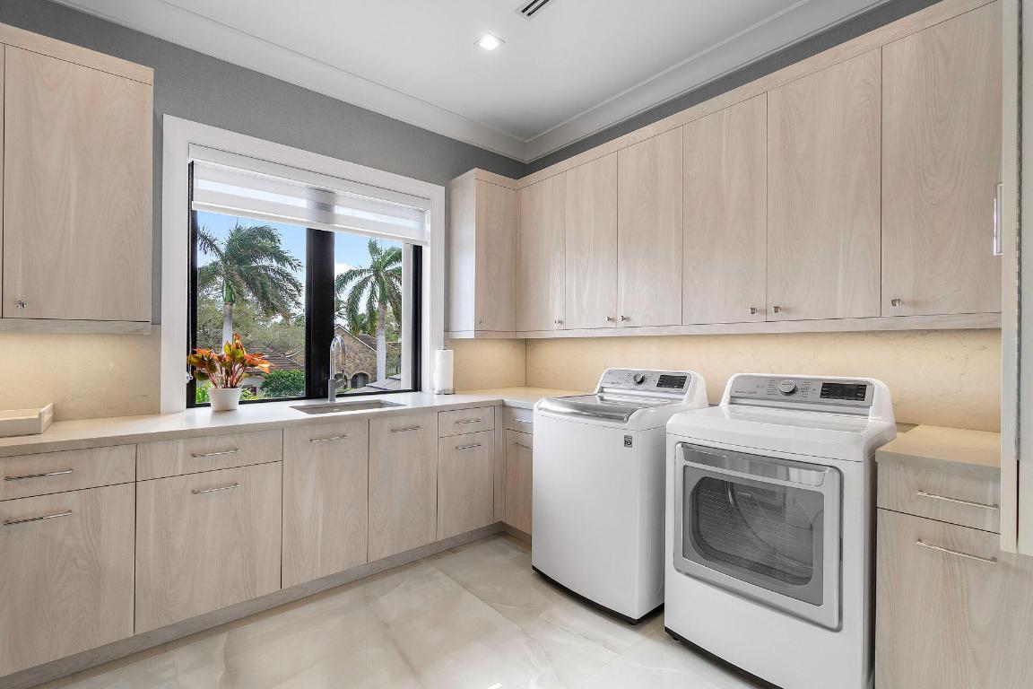 ROYAL PALM YACHT & COUNTRY CLUB - Residential