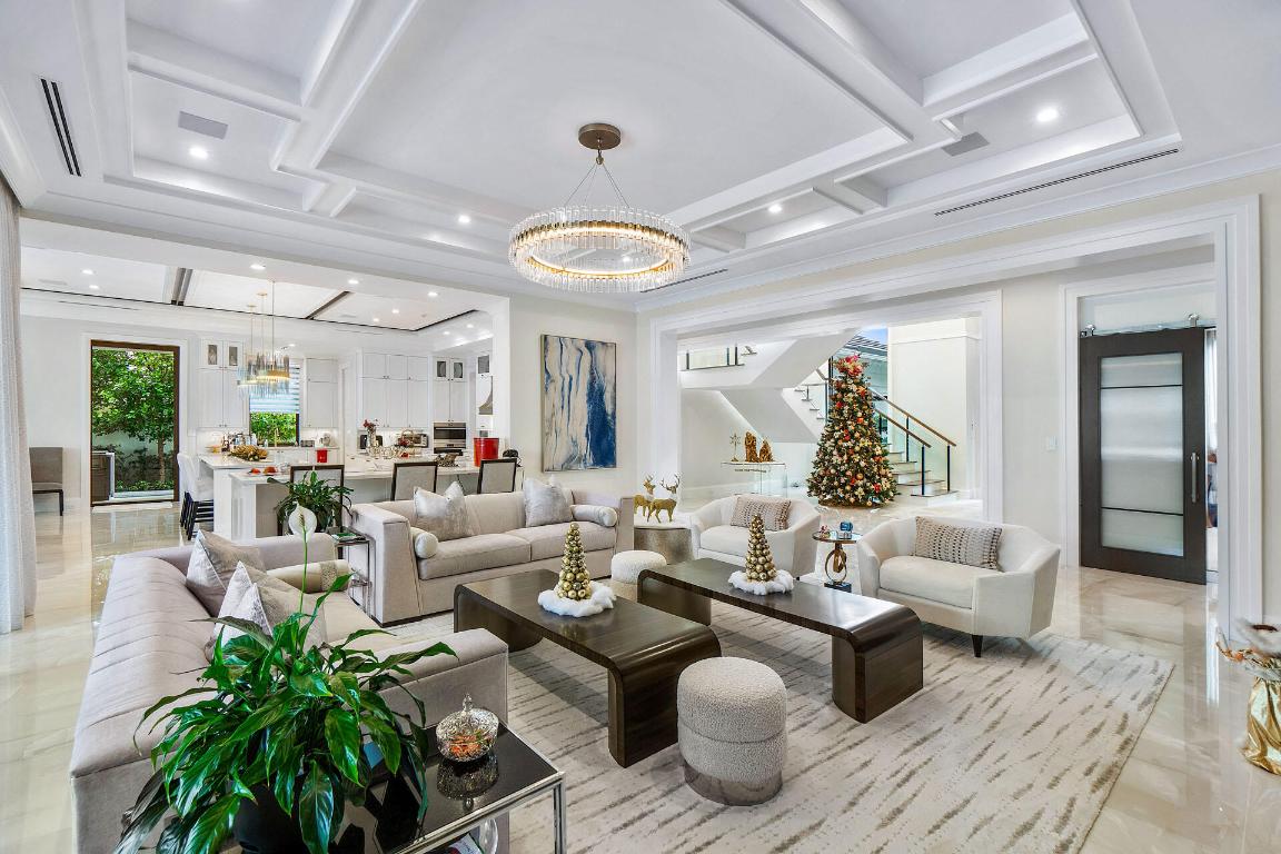 ROYAL PALM YACHT & COUNTRY CLUB - Residential