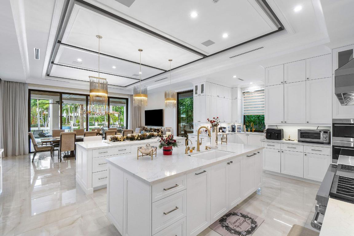 ROYAL PALM YACHT & COUNTRY CLUB - Residential