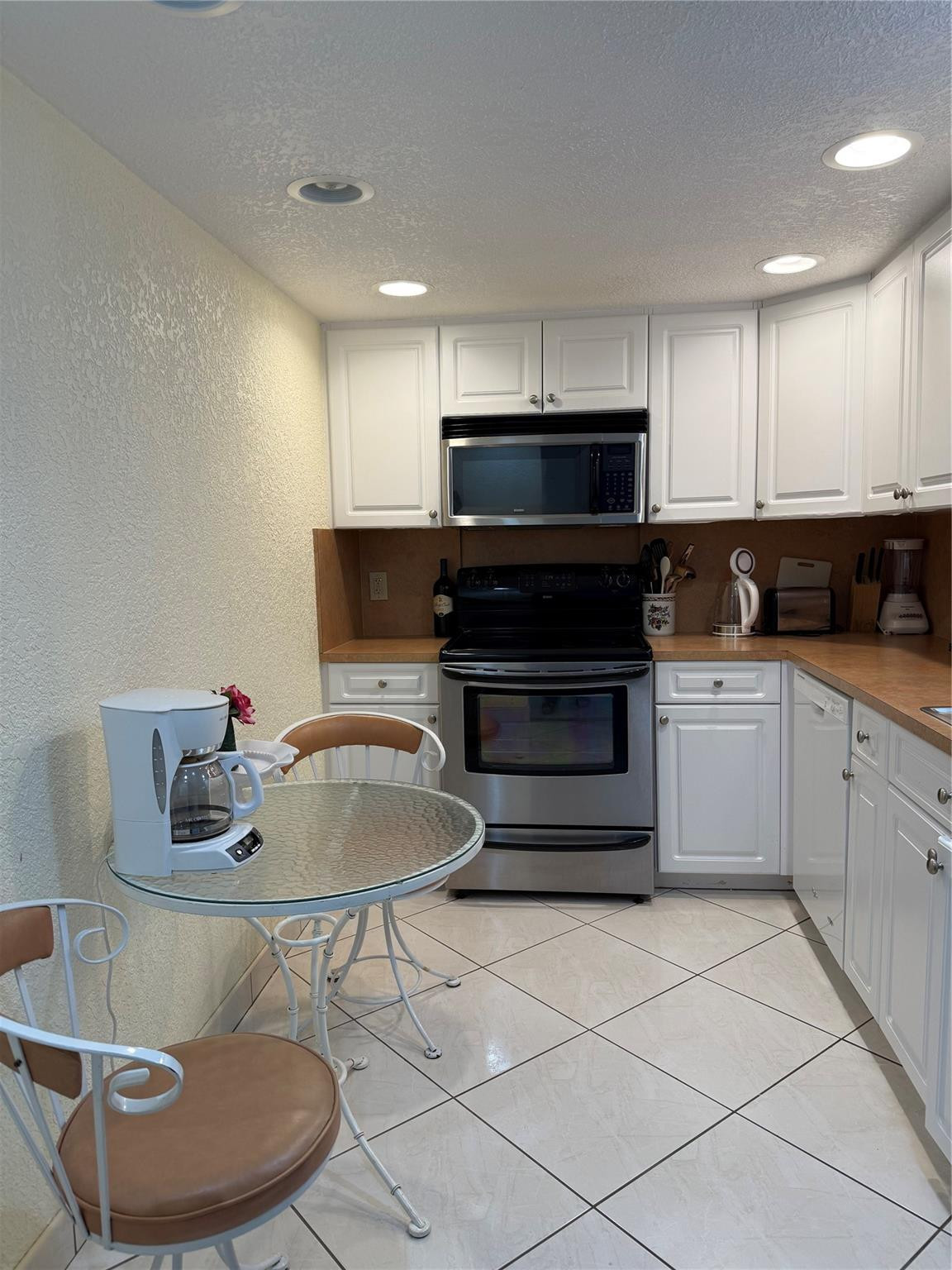 POMPANO BEACH CLUB NORTH CONDO - Residential Lease
