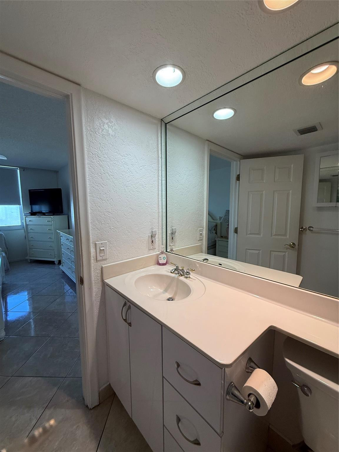 POMPANO BEACH CLUB NORTH CONDO - Residential Lease
