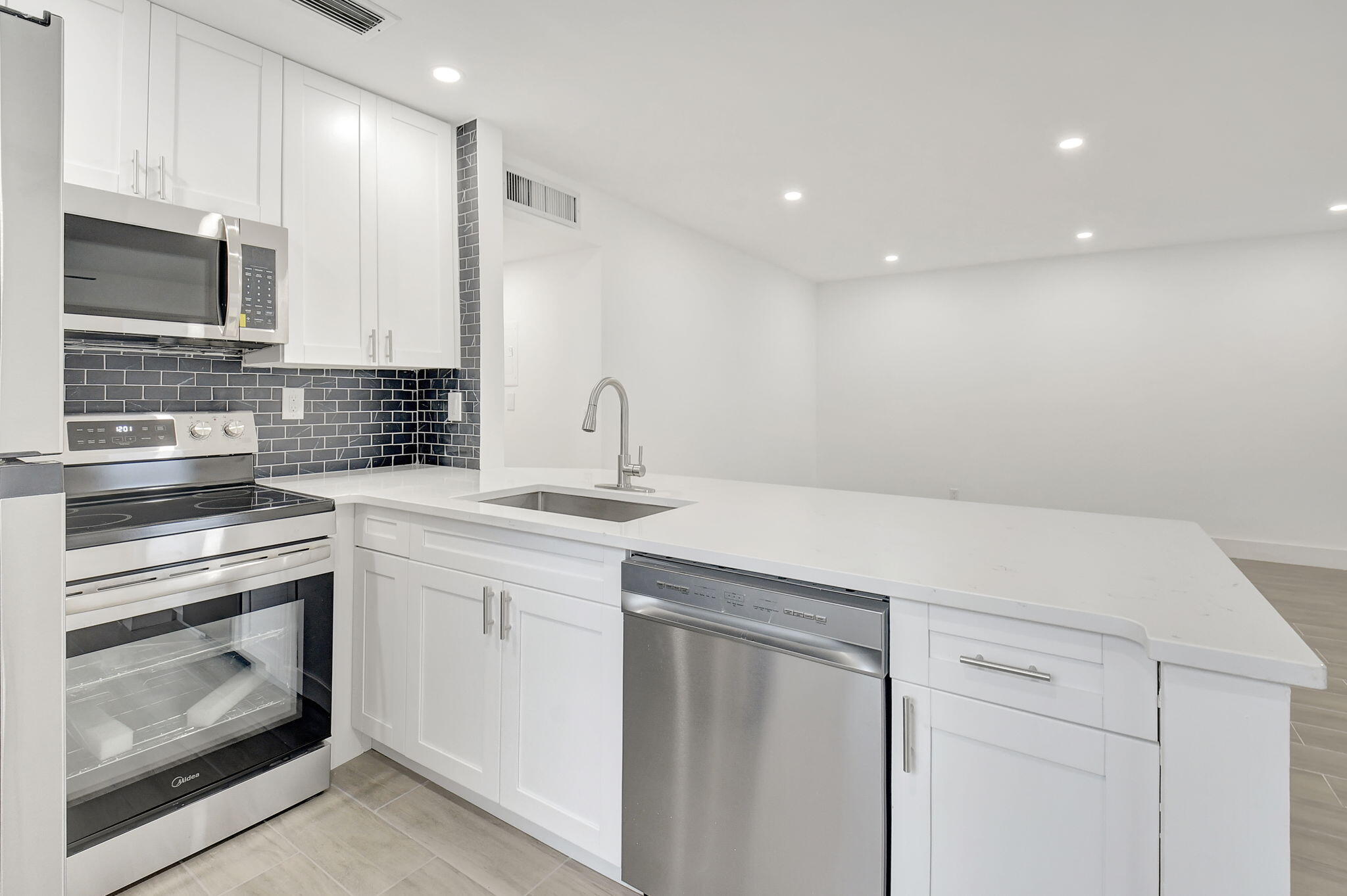 KINGS POINT BURGUNDY CONDOS - Residential