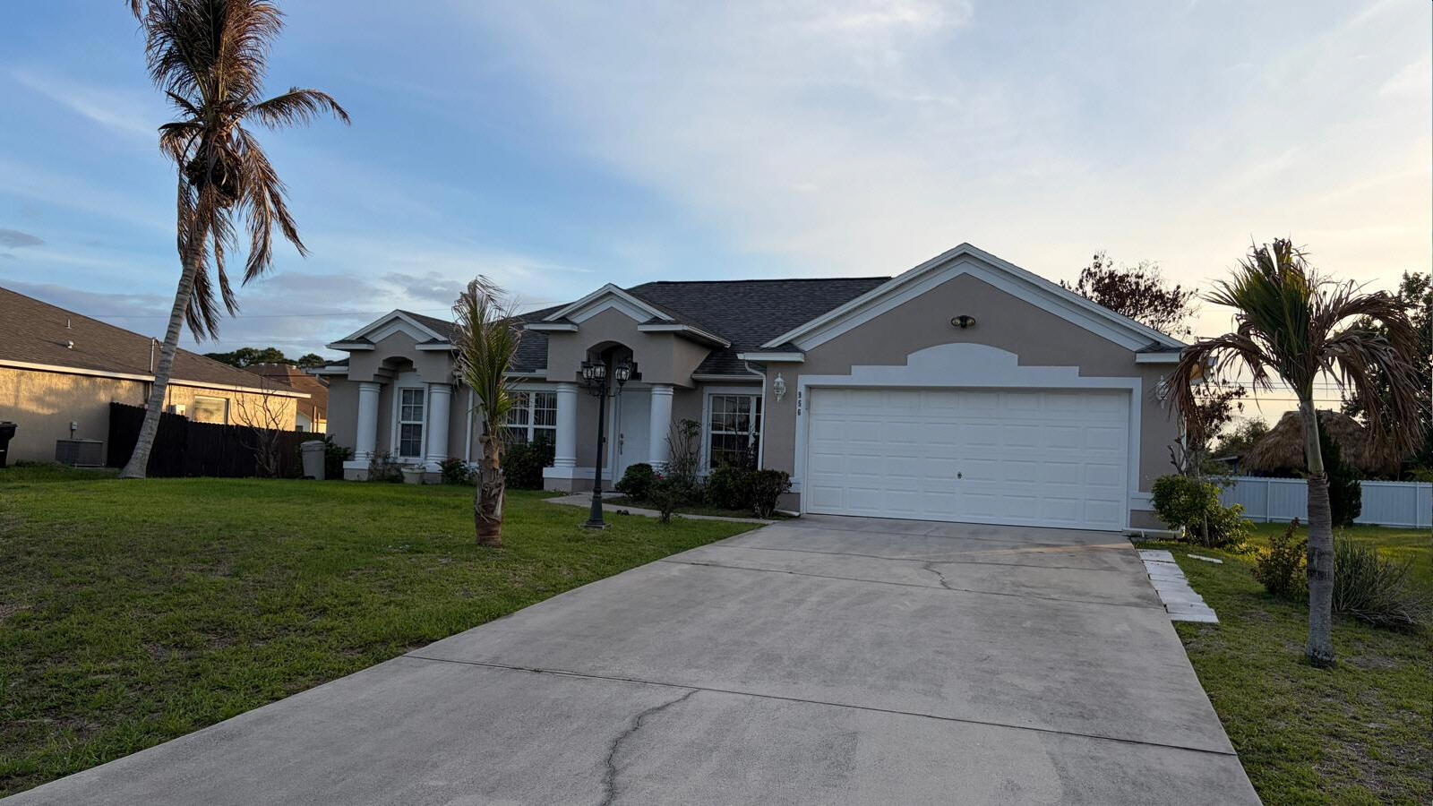 Like new. This CBS 3/2/2 located on Del Rio Blvd.Ceramic tile and Carpet. beautiful lay out. is just waiting for you.New Appliances. The roof is about 4 years.the AC is about 3 years old.