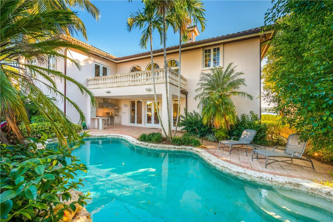 RIO VISTA ISLES - Residential
