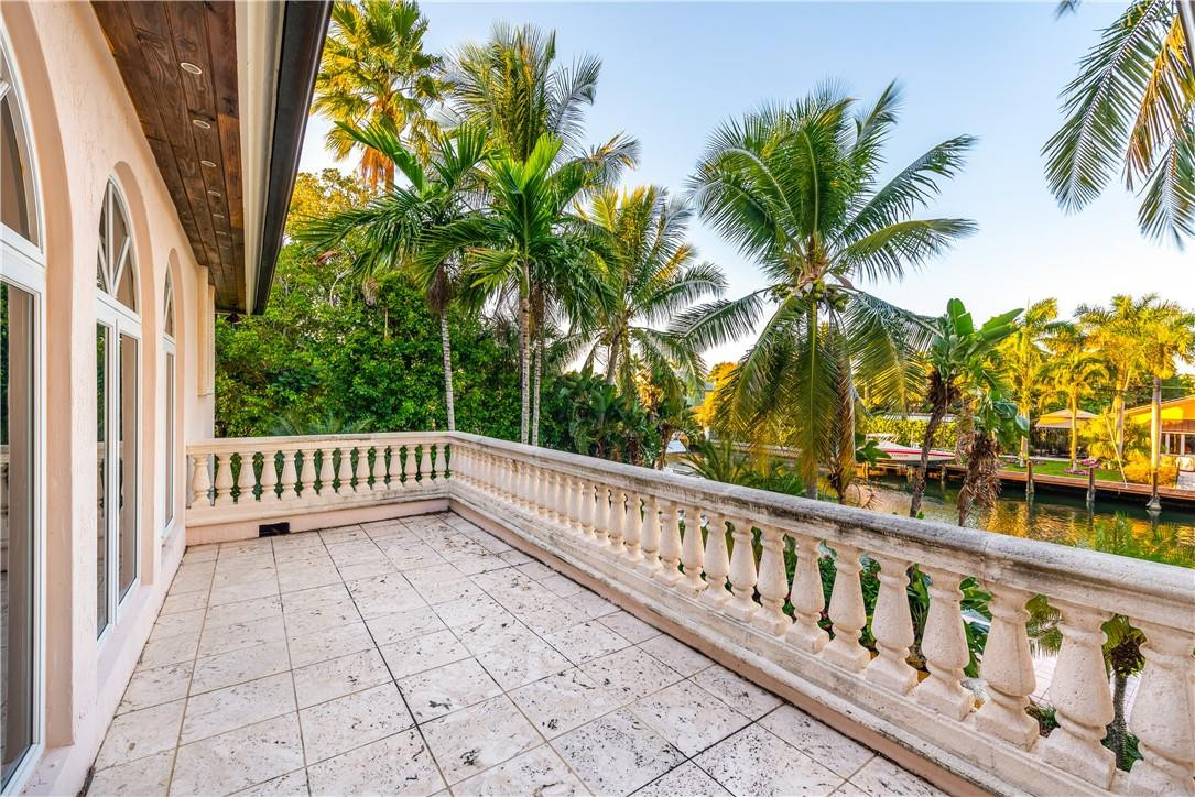 RIO VISTA ISLES - Residential