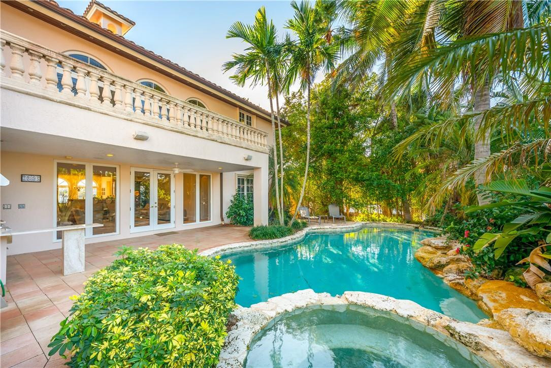 RIO VISTA ISLES - Residential