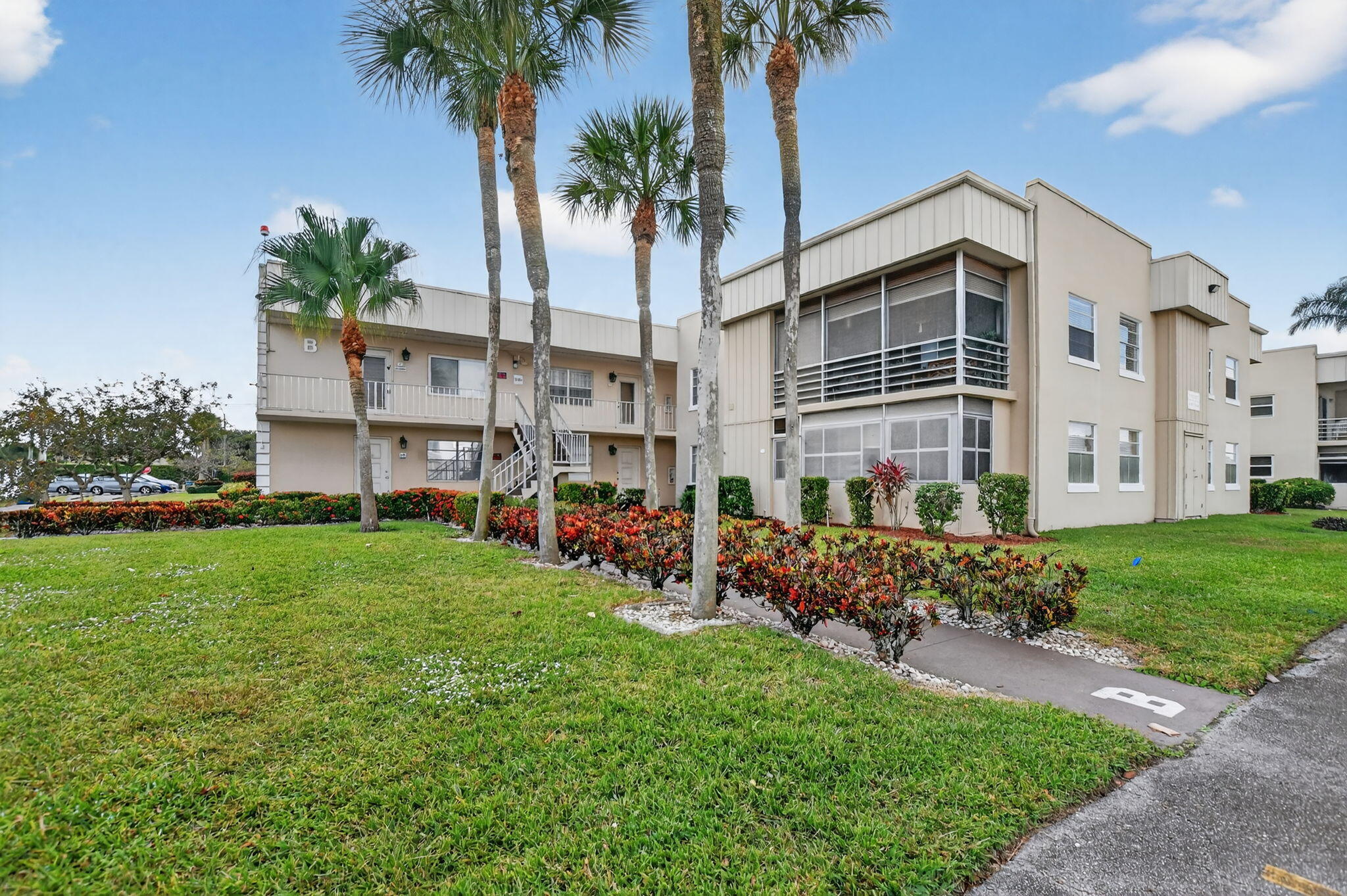 KINGS POINT BURGUNDY CONDOS - Residential