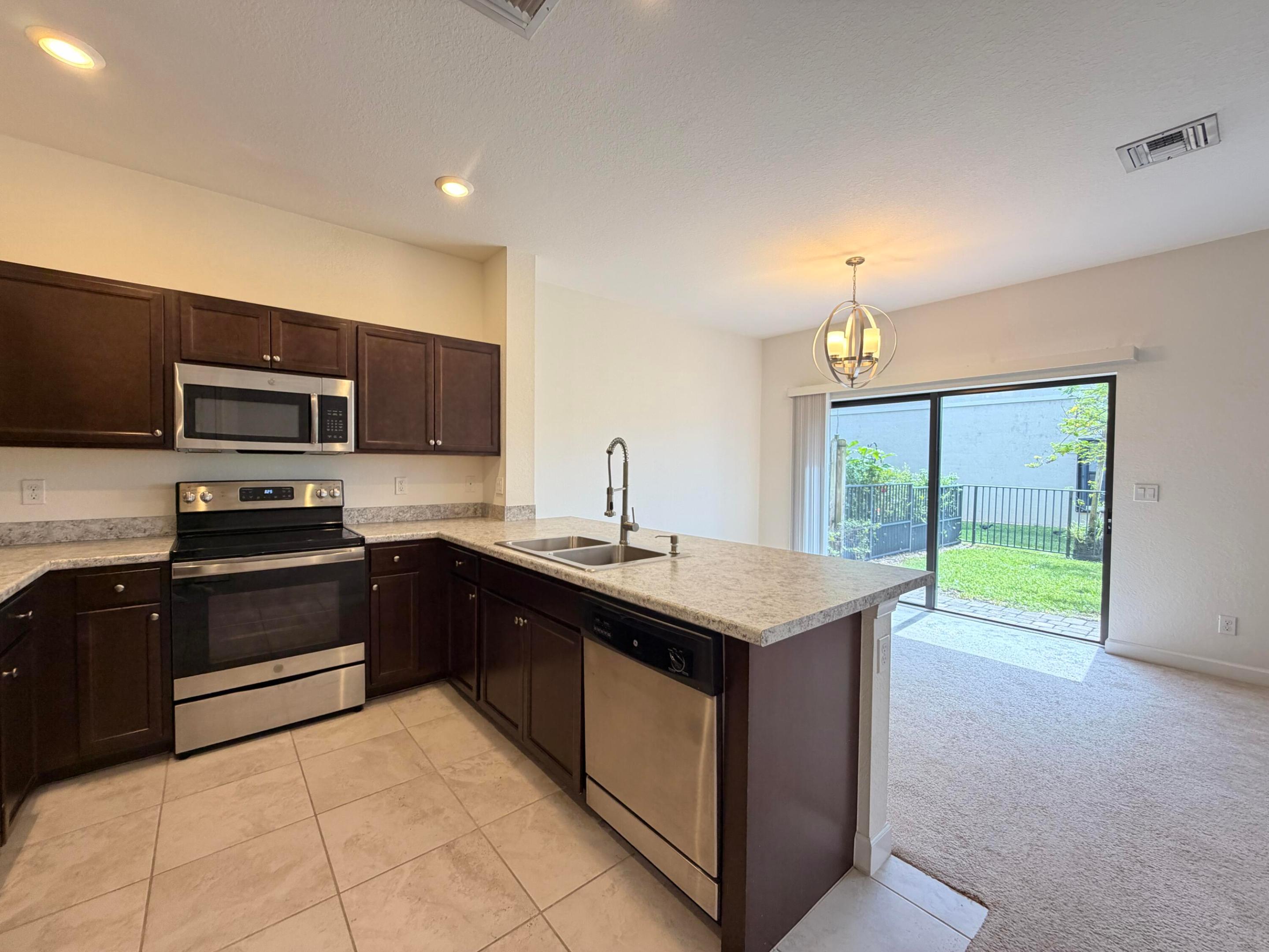 SABAL GROVE PLAT TWO - Residential Lease