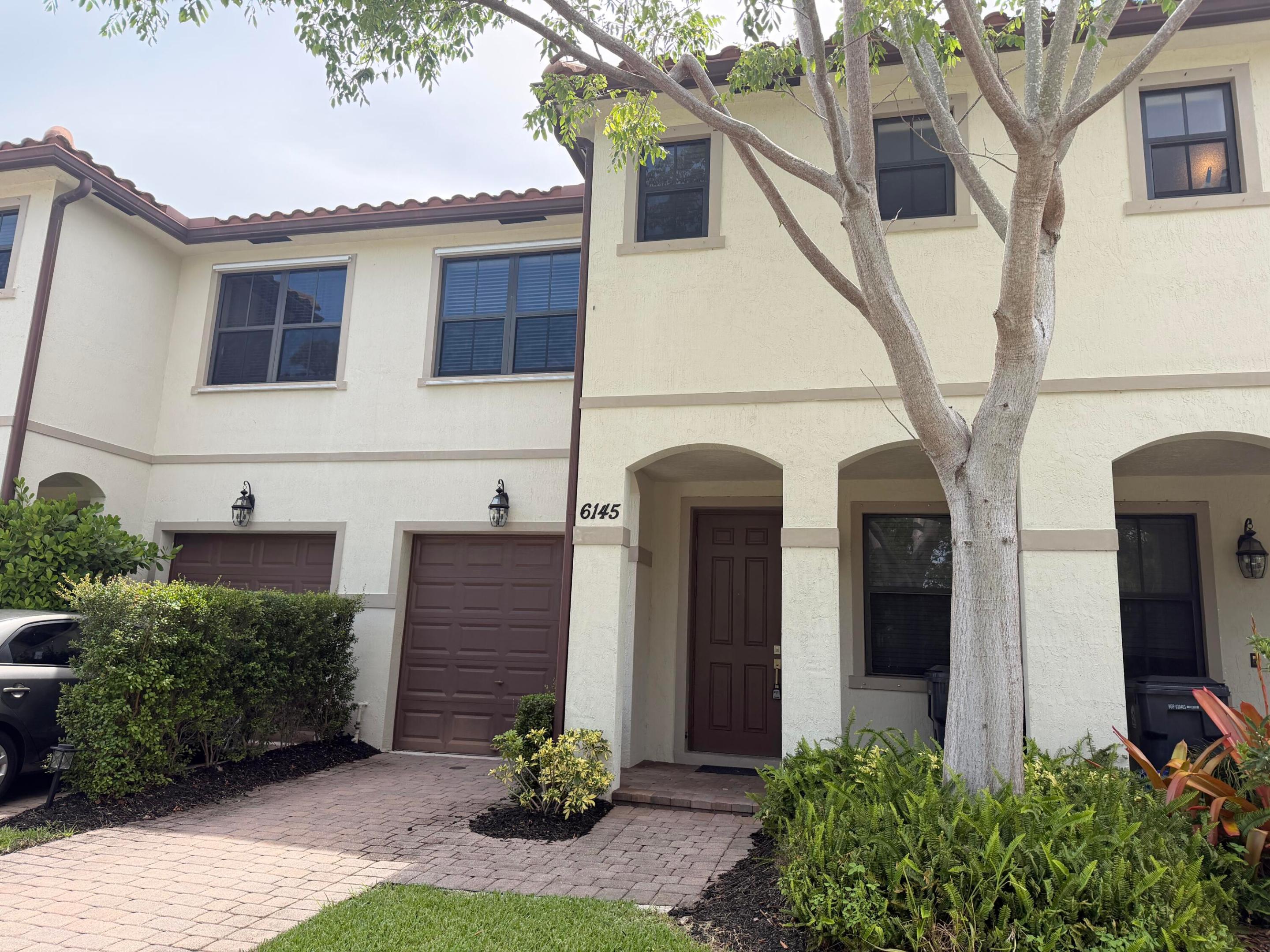 SABAL GROVE PLAT TWO - Residential Lease